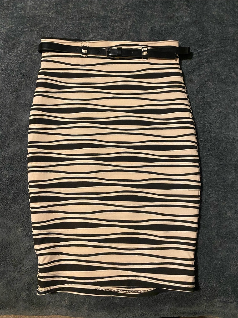 Body Central Cream and Black Wavy Stripe Pencil Skirt with Slim Belt